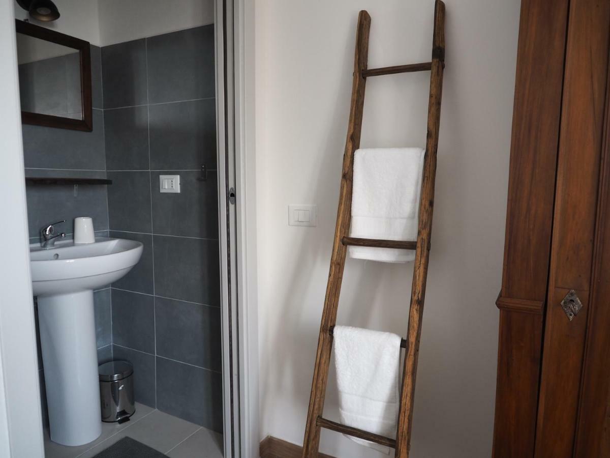Berzuaia Bed & Breakfast Вараце Екстериор снимка